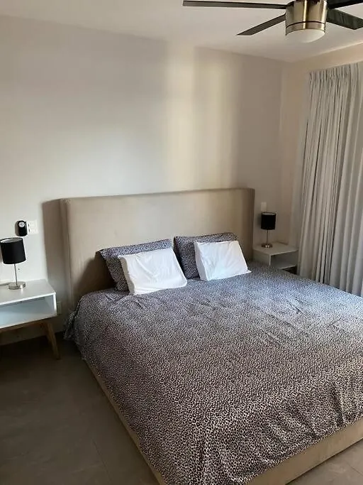아파트 Luxury Condo, 2Br Ph, 3Ba, Private Rooftop, Sauna 신데 델 카르멘