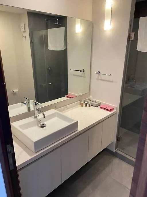 아파트 Luxury Condo, 2Br Ph, 3Ba, Private Rooftop, Sauna 신데 델 카르멘