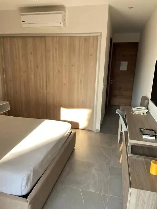 아파트 Luxury Condo, 2Br Ph, 3Ba, Private Rooftop, Sauna 신데 델 카르멘